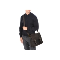 Коричневый кожаный портфель со стильными застежками и красивой ручкой Visconti Berlin 18716 oil brown. Вид 3.