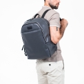 Кожаный мужской рюкзак для ноутбука Lakestone Faber Grey/Black. Вид 6.
