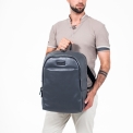 Кожаный мужской рюкзак для ноутбука Lakestone Faber Grey/Black. Вид 7.